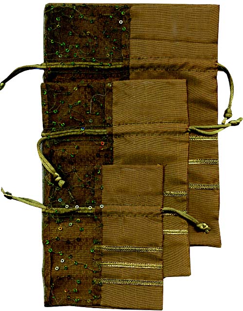 ORGANZA BAG - GOLD STRIPE BAG - OLIVE - SML. - 10 X 12CM - Quality bags for bombonieri (fill with almonds or sweets for table gifts at weddings, christenings and showers) and jewellery pouchs. Make inexpensive gifts by filling with soaps, pot pourri, bath salts (seach our website for all these products available in bulk) or lollies. Available in two other sizes see BAG103, BAG104
Sold in packs of 12 Quality natural handmade soaps, candle, home, bathroom & beauty products make great gift ideas for him & her for any occasion or if you just want to treat yourself.