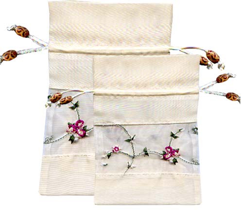 ORGANZA BAG - EMBROIDERED TAFFETA & ORGANZA - IVORY - MED.- 10.5 X 17CM - <p>Fill with soap, pot pourii, bath slats, lollies or just as a nice bag for table gifts at weddings or christenings. Ivory embroidered taffeta and organza bag, Available in one other size see BAG159</p> Quality natural handmade soaps, candle, home, bathroom & beauty products make great gift ideas for him & her for any occasion or if you just want to treat yourself.