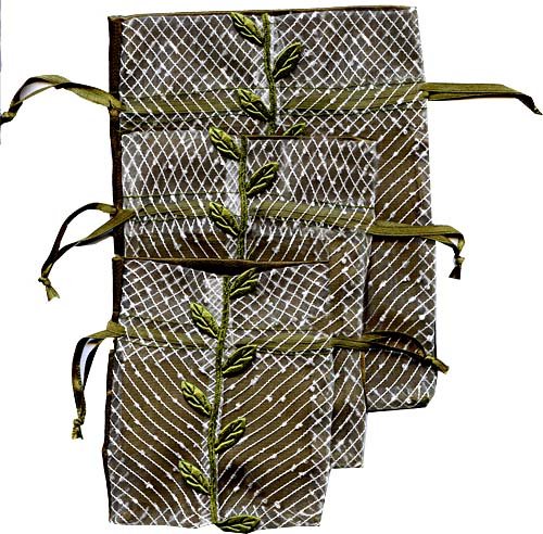 ORGANZA BAG - LEAF PATTERN BAG - OLIVE - MED. - 10 X 13CM - These bags are fantastic to fill with pot pourri, lavender, bath salts or soaps for quality yet inexpensive gifts or just use to store jewellery and hair accessories. A great way to package a gift of perfume too. Olive leaf pattern bag. Available in two other sizes see BAG149, BAG151 Quality natural handmade soaps, candle, home, bathroom & beauty products make great gift ideas for him & her for any occasion or if you just want to treat yourself.