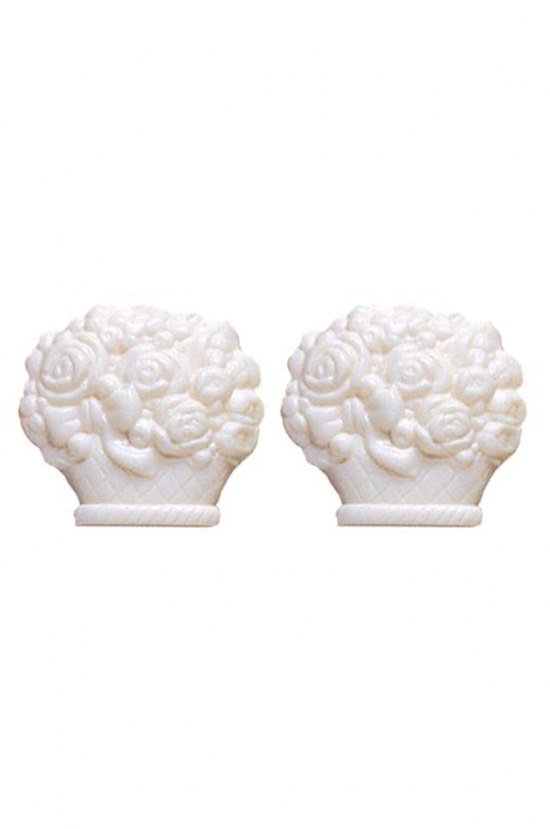 WHITE 40G FLOWER BASKETS SOAP - A detailed soap of a basket full of flowers. Sits flat and is good for using in gift baskets. 
6 x 5 x 1.5cm. Packed 64 per display
.**Please note that going forward, all shape soaps will be packaged in new white boxes, which are slightly smaller. This means the quantity of soaps per box have changed accordingly. Quality natural handmade soaps, candle, home, bathroom & beauty products make great gift ideas for him & her for any occasion or if you just want to treat yourself.