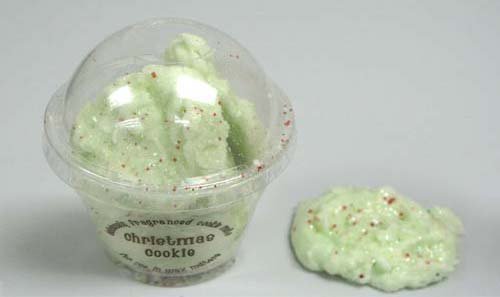 WAX MELT TEMPTATIONS  MINI 45GM - CHRISTMAS COOKIE - <p>A CUP OF COOKIE SHAPED WAX MELTS IN AN XMAS THEMED FRAGRANCE. Melt one of these in a burner for effective home fragrance as an alternative to candles. Can also be used in a bowl or try mixing in with pot pourri.</p> Quality natural handmade soaps, candle, home, bathroom & beauty products make great gift ideas for him & her for any occasion or if you just want to treat yourself.